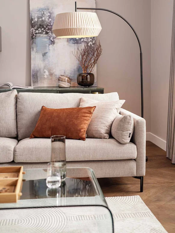 STL-Sofa-Zierkissen-Lampe_Portrait.jpg